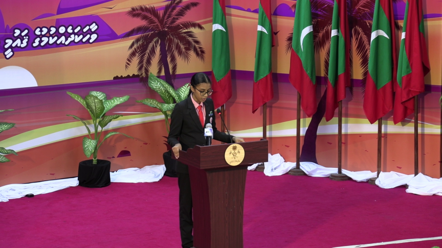 މި ޖީލުގެ ބައެއް ކުދިން ދިވެހި ބަހުން ވާހަކަދައްކަން ޖެހިލުންވާތަން ފެނޭ، މި ކަމާ ވަރަށް ވިސްނަން ޖެހޭ: ހީނާ