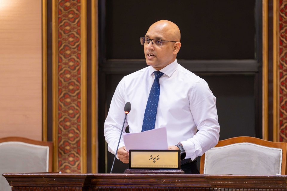 އެމްޑީޕީގެ ވެރިކަމުގައި ސަރުކާރުގެ ކުންފުނިތަކަށް 18،053 މުވައްޒަފުން ނަގާފައިވޭ: ވަޒީރު