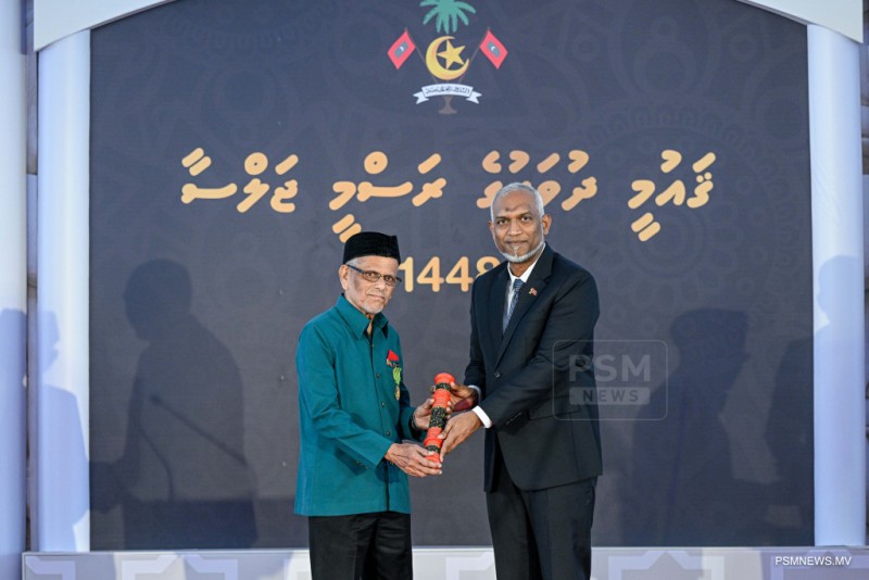 ނިޝާން ދިޔަމިގިލީ ޝަރަފުގެ ޢިއްޒަތް ކަށިމާ އަޙްމަދު ޝާކިރަށް