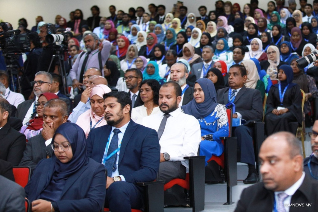 330 ދިރާސާ ކަރުދާހާއެކު، ތެވެލި ބައިނަލްއަޤްވާމީ ކޮންފަރެންސް ފަށައިފި