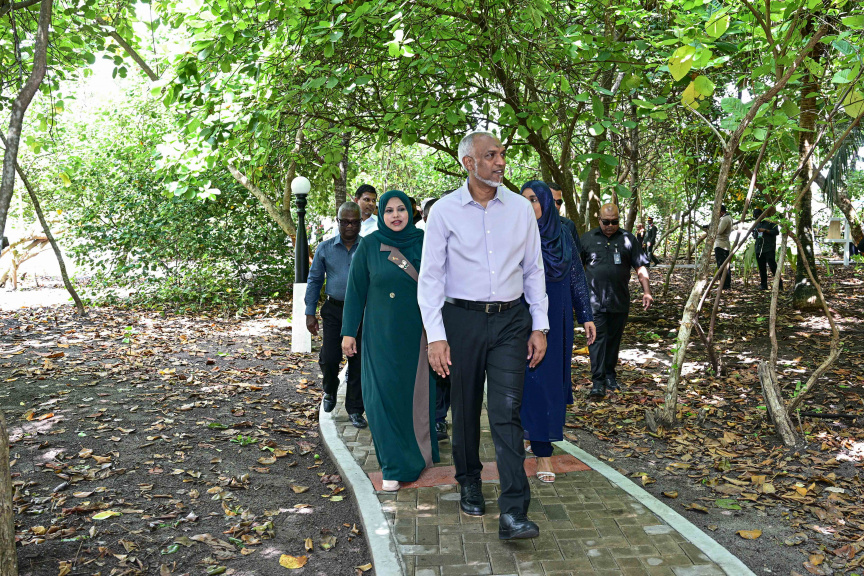 ބޮޑުތަކުރުފާނުގެ ޖިހާދުގެ މަންޒަރުތައް ދައްކުވައިދޭ އުތީމު 'ވާހަކަ ވައު' ރައީސް ހުޅުވައިދެއްވައިފި