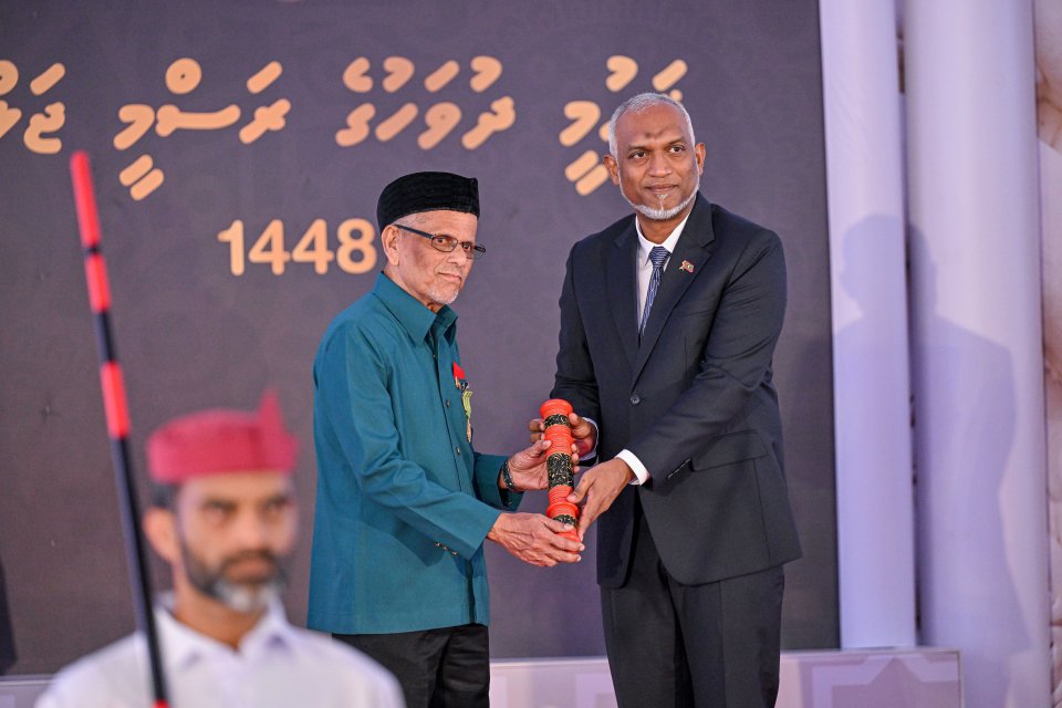 ނިޝާން ދިޔަމިގިލީ ޝަރަފުގެ ޢިއްޒަތް، އަލްއުސްތާޛު ކަށިމާ އަޙްމަދު ޝާކިރަށް