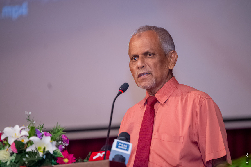 ޝަރަފުގެ އިއްޒަތް ކަށިމާ ޝާކިރަށް، ފަރެސް އާމިރު ހިމެނޭހެން 4 ފަރާތަކަށް ޝަރަފުގެ އިނާމު
