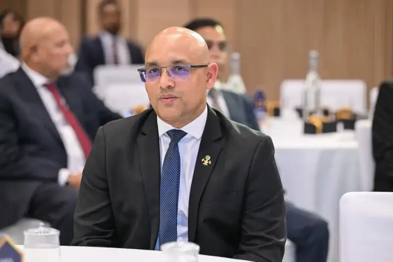 ސިޔާސީ މަޤާމުތަކުގައި ތިބި މުވައްޒަފުންގެ އަދަދު މިނިސްޓަރު ޒަރީރު ވިދާޅެއް ނުވި، ވިދާޅުވީ ސިޔާސަތުގެ ބޭރުން އެއްވެސް މުވައްޒަފަކު ނުނަގާ ކަމަށް
