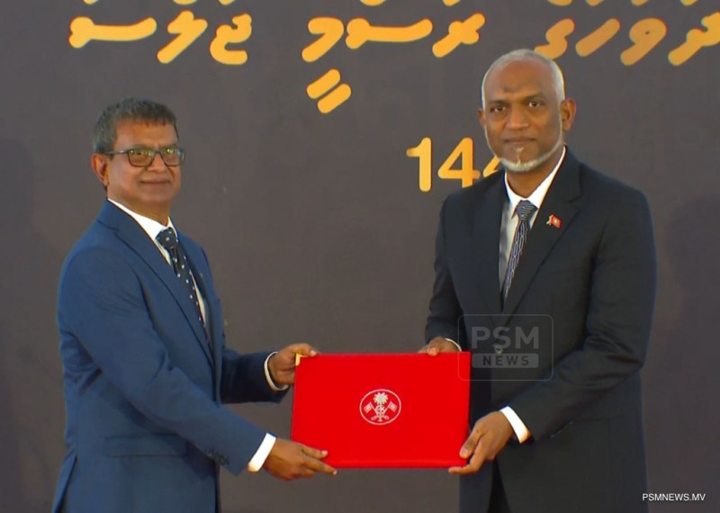 ދިވެހިބަހާއި އަދަބިއްޔާތުގެ ދާއިރާއިން ޝަރަފުވެރިކަމުގެ ޤައުމީ އިނާމު ފަރެސް ޢާމިރަށް