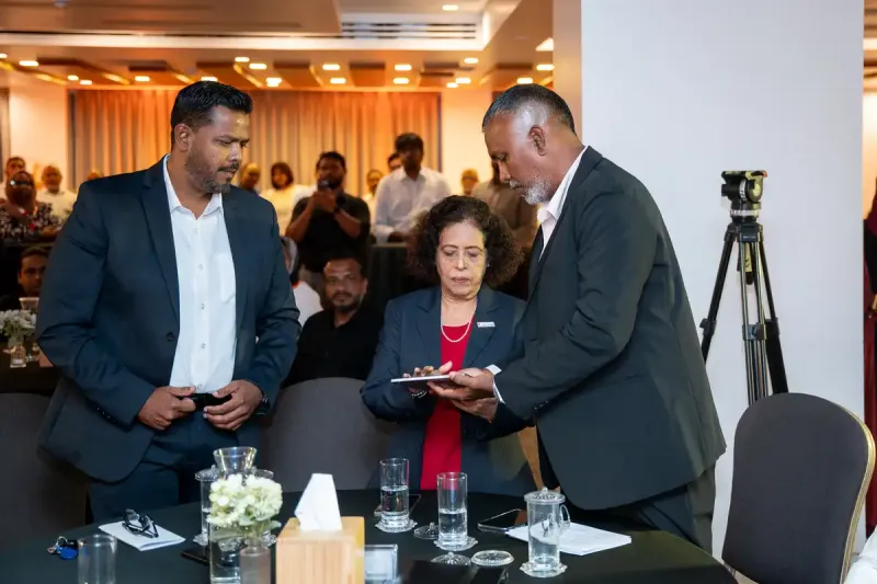 17 އަހަރުގެ ޚިދުމަތަށް ފަހު، ރެޑް ކްރެސެންޓުން އެޅީ މުސްތަގުބަލުގެ ބިންގާ