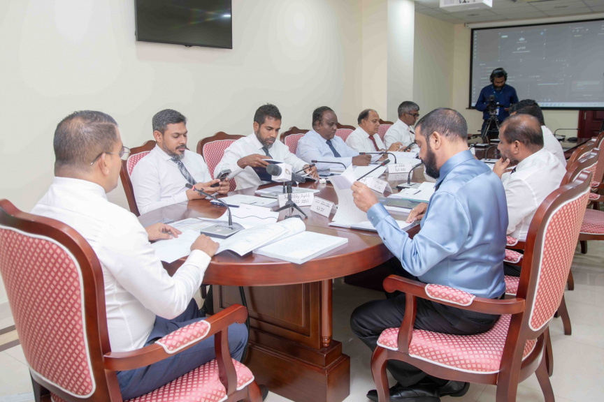 އެއް ދުވަހުގެ މަސައްކަތުން ގަވައިދު ބަދަލުކޮށް، އިދިކޮޅު ޕެޓިޝަނެއް ވެސް ހުށަހެޅޭ ގޮތް ހަދައިފި