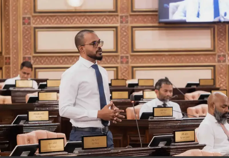 ރާއްޖޭގައި ރަޖިސްޓްރީވެފައިވާ ވިޔަފާރިތަކުން އެކަނި ޓެކްސް ނަގާގޮތަށް އޮތް އޮތުން ނިމުމަކަށް ގެންނަ ބިލު މަޖިލީހުން ބަލައިގަނެފި