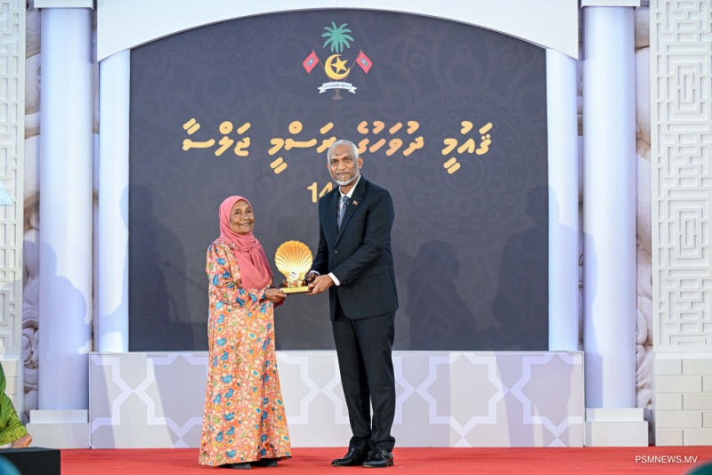 ޝަރަފުވެރިކަމުގެ ޤައުމީ އިނާމު އަޑުގެ ކުރީގެ މަގުބޫލު ޕްރެޒެންޓަރ ނަޖުމާ ޙުސައިނަށް