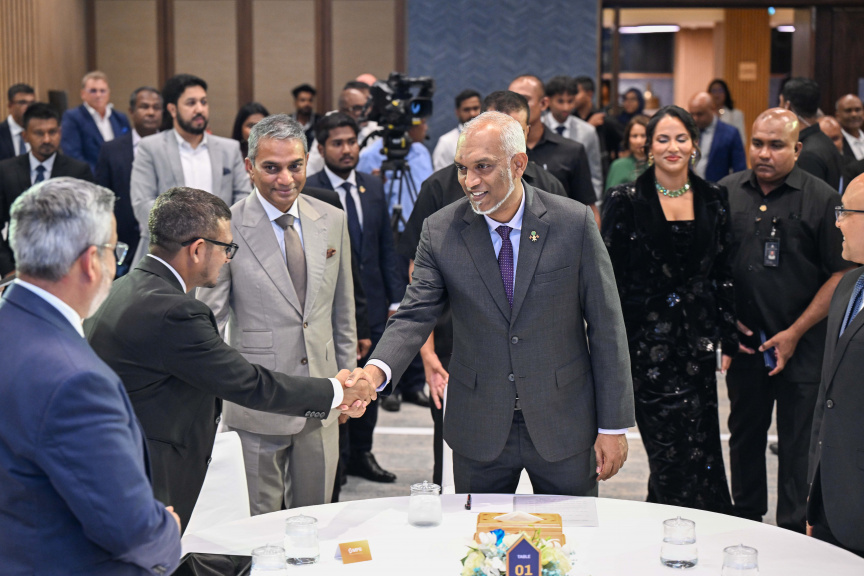 ބޭންކިންގެ އިސް މަގާމުތަކުގައި ދިވެހީން 80 ޕަސެންޓަށްވުރެ އިތުރުކުރުމަކީ އަމާޒެއް: މުނައްވަރު
