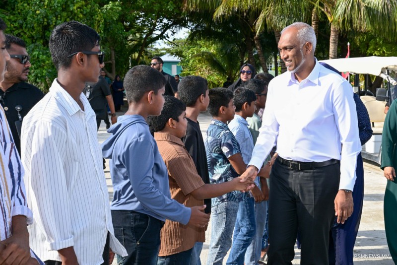 ޤައުމީ ދުވަހުގެ ހަރަކާތްތަކަށްފަހު ރައީސްގެ ދެކަނބަލުން މާލެއަށް