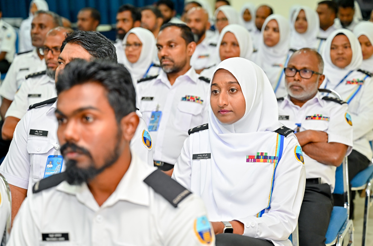 ވަތަނީ ހިދުމަތުގެ ކުދިންނަށް ވެސް ކުރިމަތިލެވޭ ގޮތަށް ކަސްޓަމްސް އަށް 26 މުވައްޒަފުން ހޯދަނީ