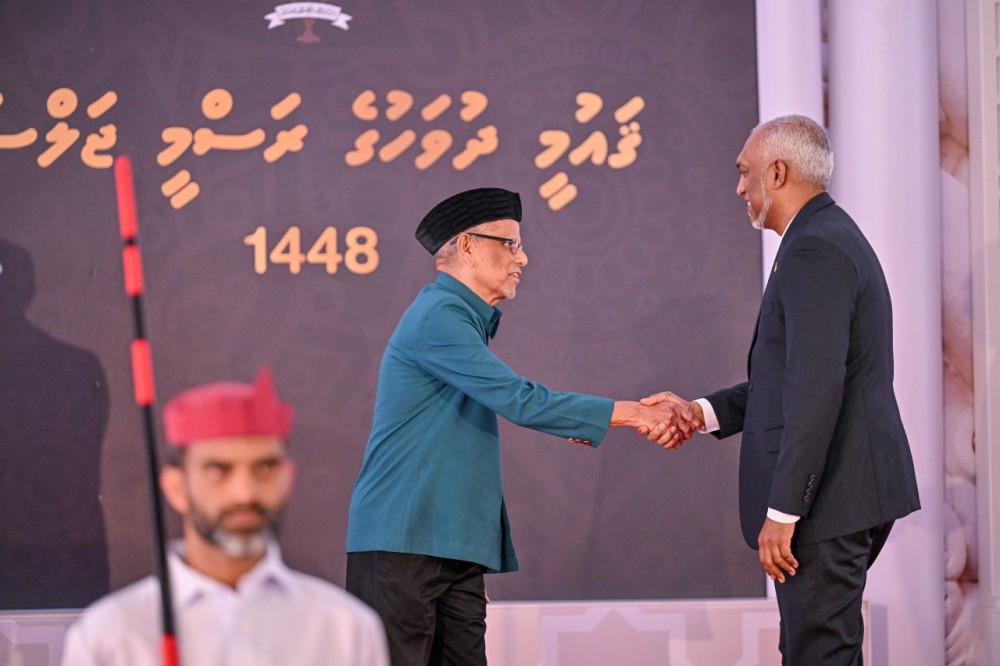 ނިޝާން ދިޔަމިގިލީ ޝަރަފުގެ ޢިއްޒަތް، އަލްއުސްތާޛު ކަށިމާ އަޙްމަދު ޝާކިރަށް