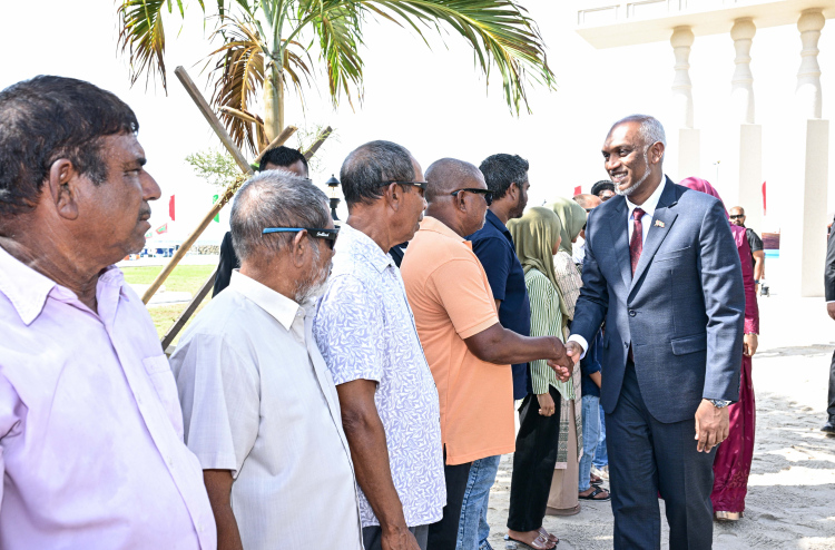ޝަރަފުވެރިކަމުގެ ގައުމީ އިނާމު ތިން ބޭފުޅަކާއި ޝީއަށް