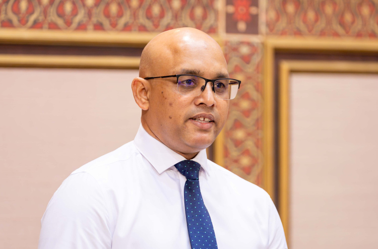 މުވައްޒަފުން މަދުކުރާނީ ކުލައަކަށް، ފިކުރަކަށް ބެލުމެއް ނެތި: ޒަރީރު