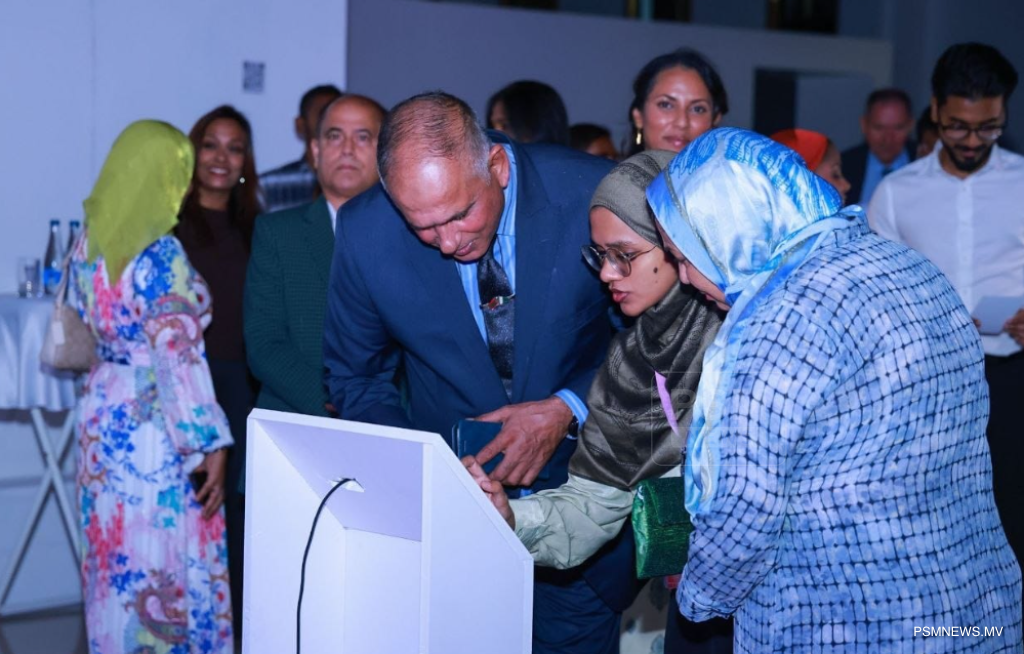 "ޕަލްސް - އާބާދީގެ ވިންދު 2045" އެގްޒިބިޝަން ފަށައިފި