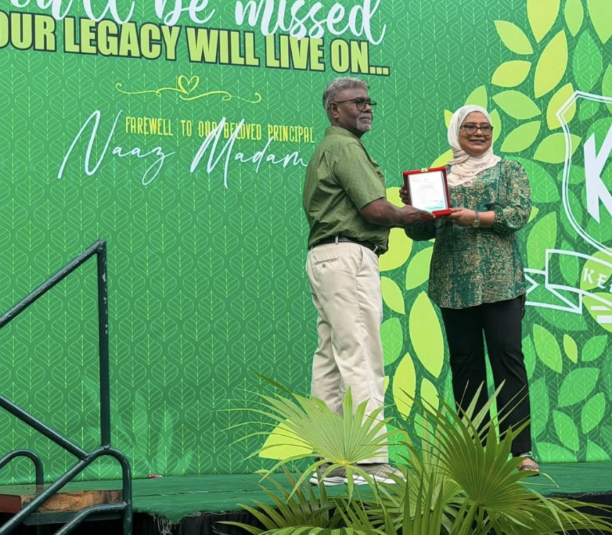 ތަޢުލީމީ ދާއިރާގައި 35 އަހަރު ހޭދަކުރެއްވުމަށް ފަހު، ކަލާފާނު ސްކޫލުގެ ޕްރިންސިޕަލް ރިޓަޔާކުރައްވަނީ