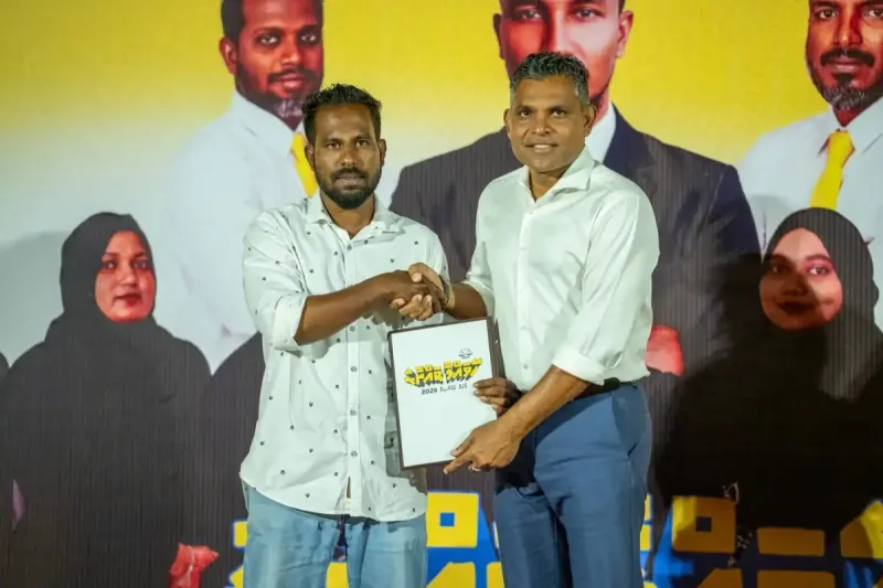 10 އަހަރު ފޯކައިދޫ ފެނަކަ ބްރާންޗަށް ޚިދުމަތް ކުރި މުވައްޒަފަކު އެމްޑީޕީއަށް ސޮއިކުރުމުން ވަޒީފާއިން ވަކިކުރި ކަމުގެ ތުހުމަތު!