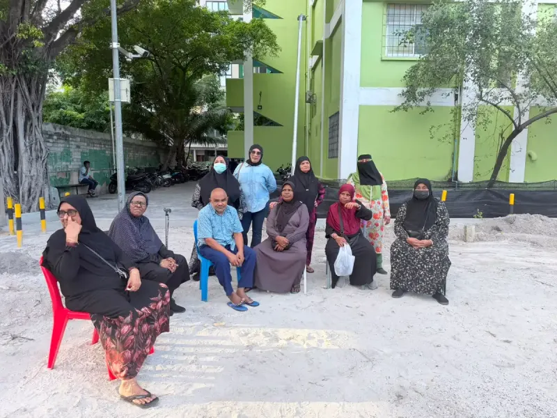 ސިނަމާލެ އާއި މާލެހިޔާ ފްލެޓުތަކުގައި ދިރިއުޅޭ ކާފަ އާއި މާމަމެންގެ އާދޭސް: މިސަރަހައްދުގައި އޮތް ހަމައެކަނި ހުސް ބިމުގައި ކުޅިވަރު ކުޅޭ ދަނޑެއް ނާޅާ، ހިތްފަސޭހަ ޕާކެއް ހަދައިދީ!