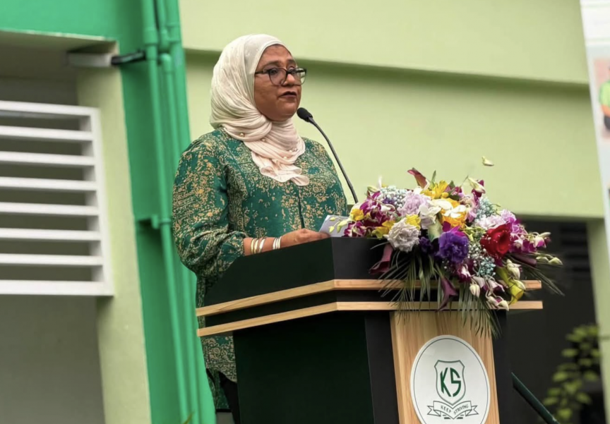 ތަޢުލީމީ ދާއިރާގައި 35 އަހަރު ހޭދަކުރެއްވުމަށް ފަހު، ކަލާފާނު ސްކޫލުގެ ޕްރިންސިޕަލް ރިޓަޔާކުރައްވަނީ