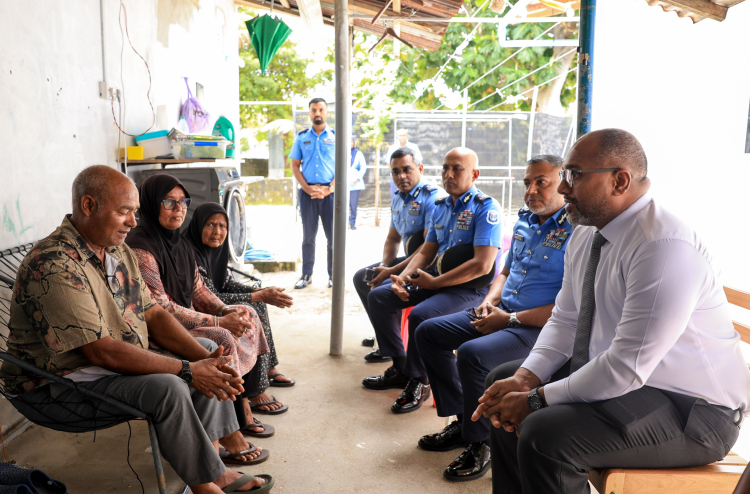 ގެއްލުނު ފުލުސް އޮފިސަރުގެ މައިންބަފައިންނާ މިނިސްޓަރާއި ކޮމިޝަނަރު ބައްދަކުރައްވައިފި