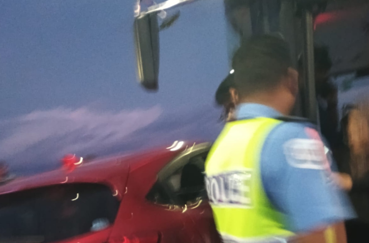 ބްރިޖްމަތީ ކާރަކާއި ބަހެއް ޖެހި އެކްސިޑެންޓެއް، މީހަކަށް އަނިޔާއެއް ނުވޭ