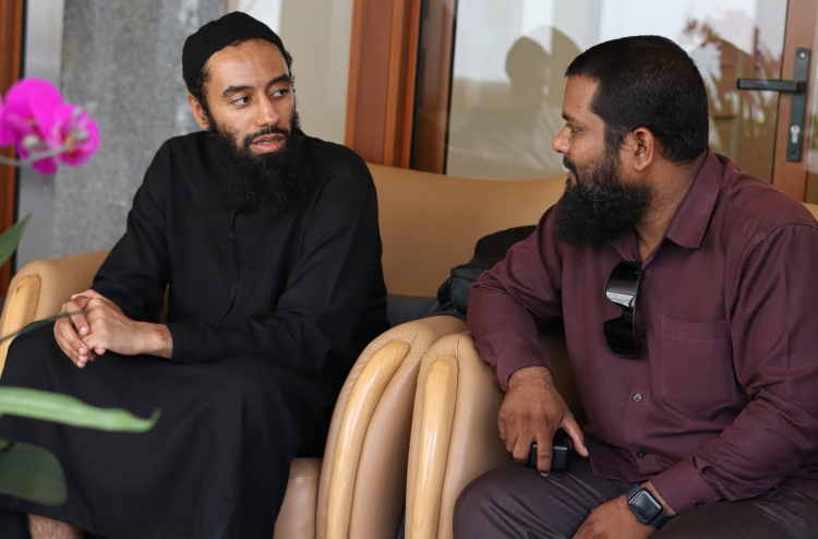 އިނގިރޭސި ވިލާތުގެ މަޝްހޫރު ދީނީ އިލްމުވެރިޔާ އަބޫ ތައިމިއްޔާ ރާއްޖެ ވަޑައިގެންފި