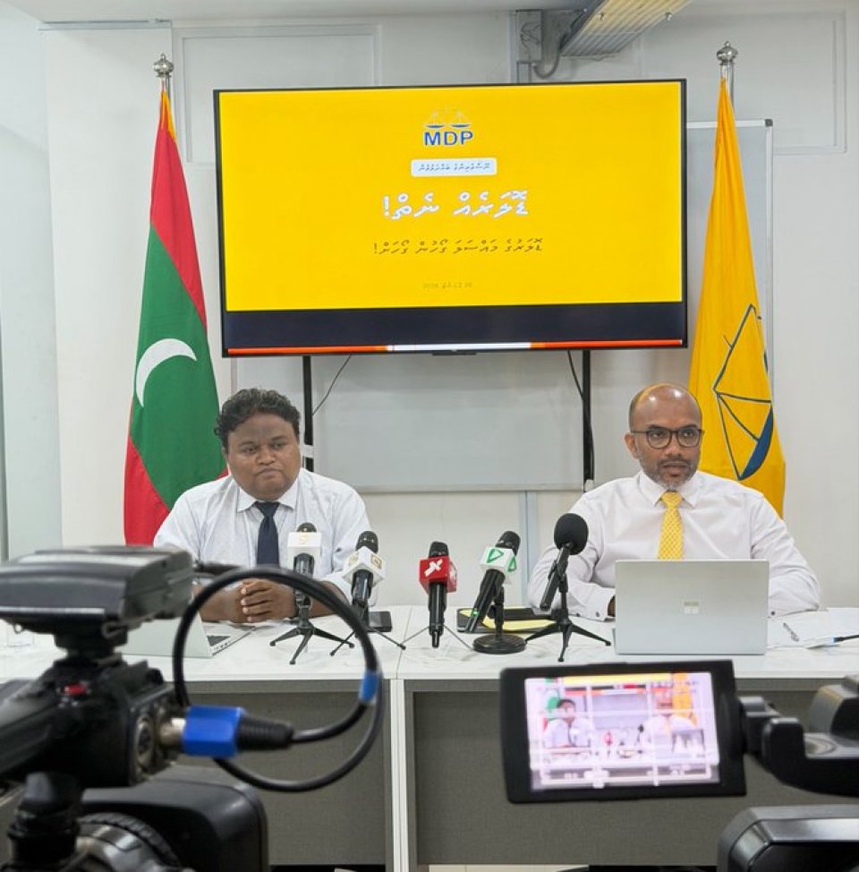 ޑޮލަރު ރޭޓު ބޮޑުވަނީ ސަރުކާރުގެ ސިޔާސަތުތައް ފެއިލް ވުމުން: އަމީރު