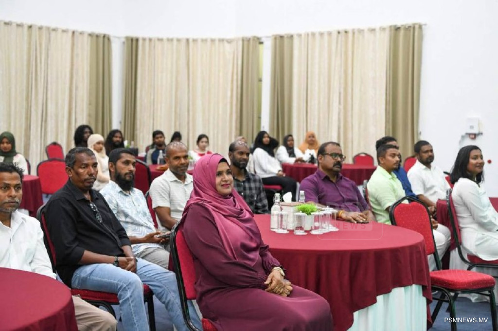 ފިޓްނަސް އިންސްޓްރަކްޓާސްގެ ފުރަތަމަ ކޯސް އއ. އުކުޅަހުގައި