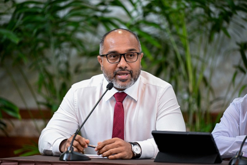 އިހުސާންގެ އިންޒާރެއް: ބޮޑުއަގުގައި ޑޮލަރު މާރުކުރުމަކީ މަނީލޯންޑާކުރުން، ގާނޫނު އަރައިހަމަކުރާނެ!