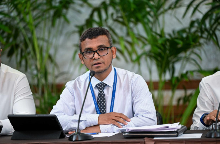 ޑޮލަރުން ލިބޭ އާމްދަނީގެ 40 ޕަސެންޓު ބޭންކުތަކަށް ކޮންމެ މަހަކު މާރުކުރަން ޖެހޭ ގޮތަށް ހަދަނީ