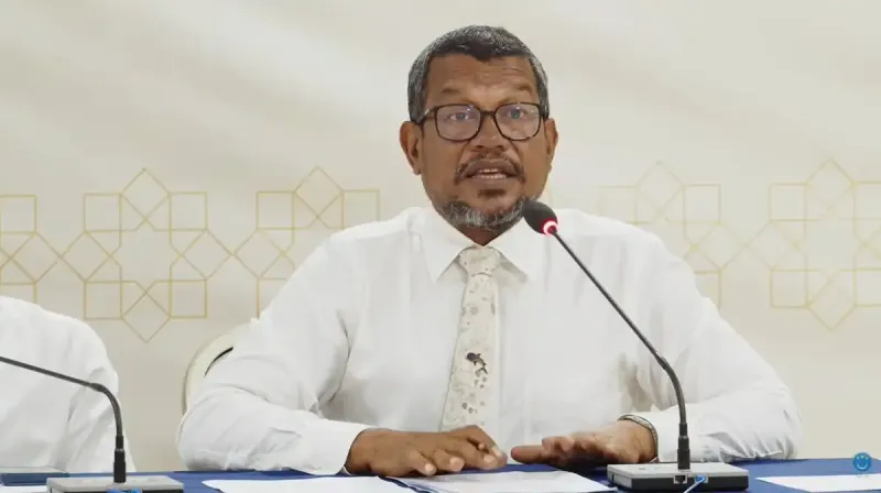 މެންބަރު ކުޑޫ އާއި ރާއްޖެޓީވީގެ އާމިރު އަށް ހަމަލާދޭން އުޅޭކަމަށް ތުހުމަތުކުރެވޭ މައްސަލަ ކުޑޫގެ ފަރާތުން ފުލުހަށް ހުށަހެޅިތާ 24 ގަޑިއިރުވާއިރު، އަދި ފުލުހުންގެ ޚަބަރެއް ނެތް!