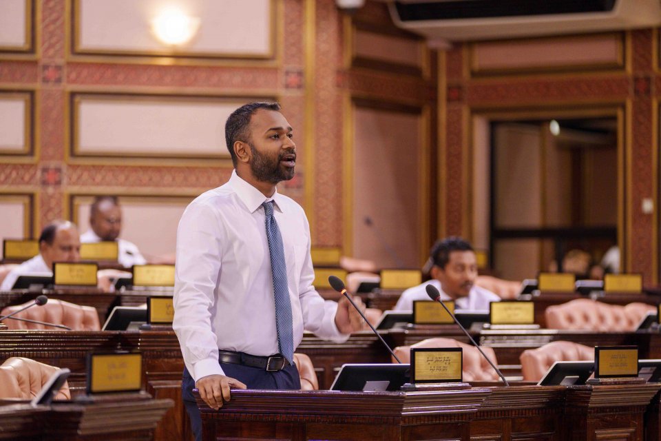 ދިވެހި ރައްޔިތުންނަކީ ގަމާރުންނެއް ނޫން، ޑޮލަރުގެ އަގު ތިރިވަނީއޭ ބުންޏަސް ތިރިއެއް ނުވޭ: މީކާއީލް
