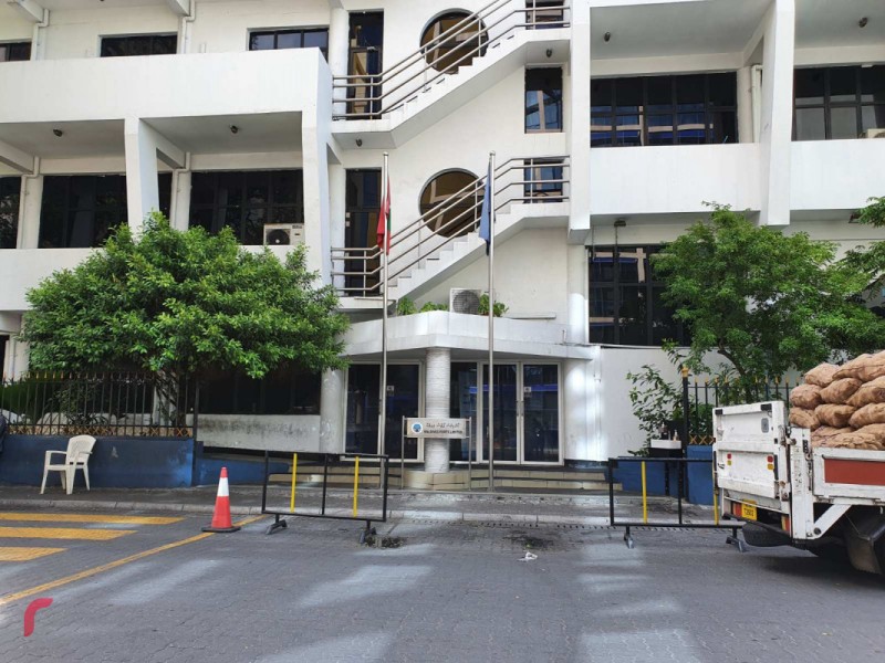އެމްޕީއެލްގެ ފޮޅާ ސާފުކުރާ މަސައްކަތުގައި އުޅޭ މުވައްޒަފުންނަށް ބިރު ދައްކައިގެން ތިލަފުއްޓަށް ކައްކަން ގެންދާ މައްސަލައެއް ފެންމަތިވެއްޖެ