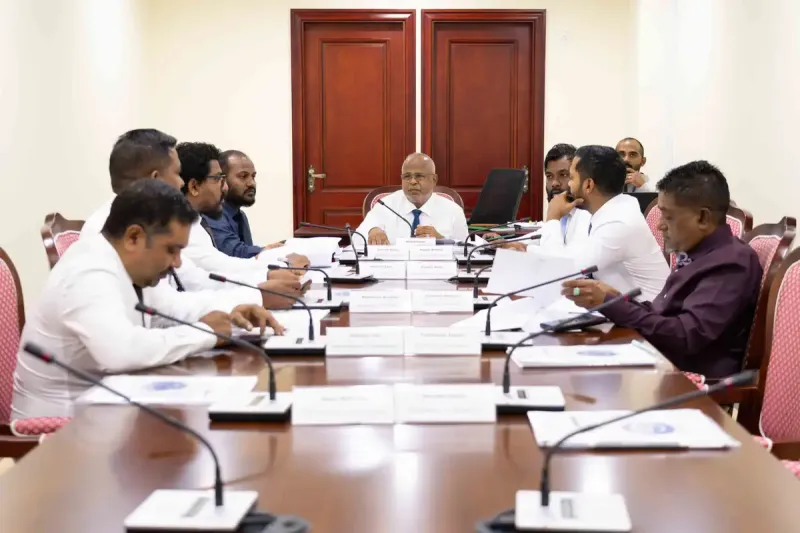 ކައުންސިލްތަކުގެ ބިންތައް އަތުލެވޭ ބިލު ބޭރުކޮށްލަން ގޮވާލާ ޕެޓިޝަނަށް ބެލުމެއް ނެތި ކޮމިޓީ އިން އެ ބިލުގެ މަސައްކަތް ނިންމަނީ!