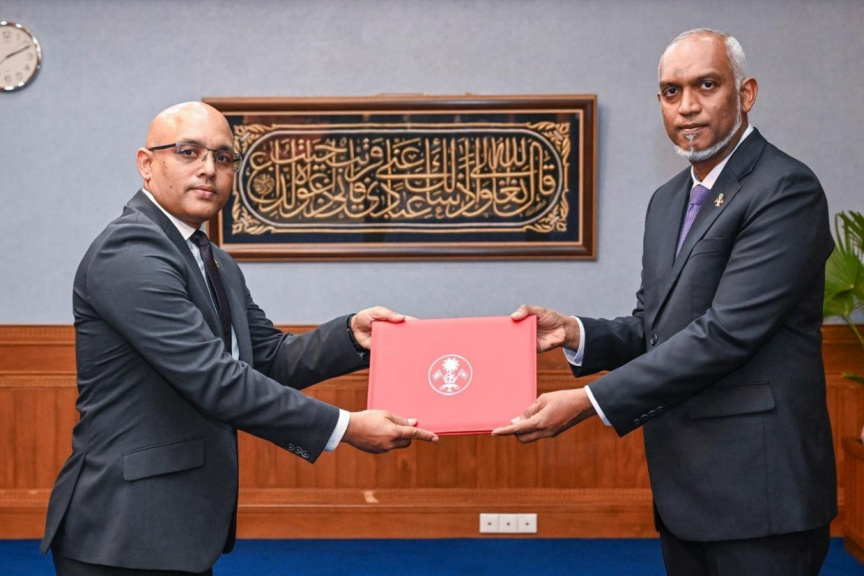 ކުރިމަތިވެގެންއުޅޭ އިޤްތިޞާދީ ބަލިމަޑުކަމުގެ އަސްލު ޑައިގްނޯސިސް: ސިޔާސަތު!