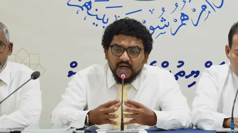 ޑޮލަރުގެ އަގު 23 ރުފިޔާއިން މައްޗަށް އަރާއިރު އެ ވާހަކަ ބުނުމުން ޖަލަށްލާ ހިސާބަށް ޤައުމުގެ ހާލަތު ގޮސްފި: މައުރޫފް
