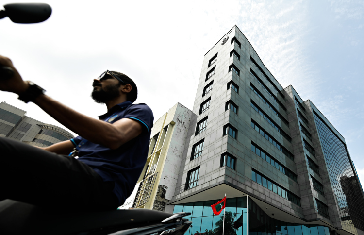 ބޭންކަށް ޑޮލަރު މާރުނުކުރާ ފަރާތްތައް އާންމުކޮށްފި، އެއީ ރަހާ އާއި ސައުތު ޕާމް ރިސޯޓް