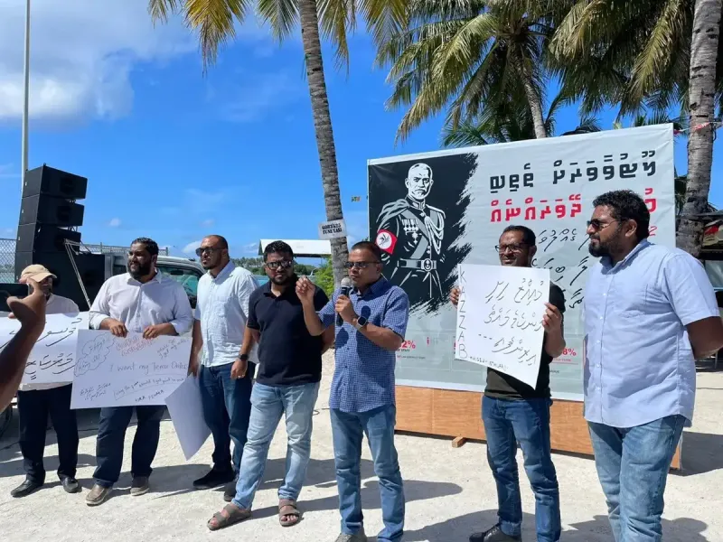 އައްޑޫ ސިޓީ ފެނަކައިގައި މަސައްކަތްކުރަމުން ދިޔަ އެތަށް މުވައްޒަފުންނެއް ވަޒީފާއިން ވަކިކުރުމާއި ގުޅިގެން އިހުތިޖާޖުކޮށްފި