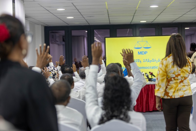 ޑޮލަރު މާރުކުރުވުމާ ދެކޮޅަށް އެމްޑީޕީން ނުކުންނަނީ: ''ރައީސް އިސްތިއުފާ ދެއްވަންދެން ހަރަކާތް ކުރިއަށްދާނެ''