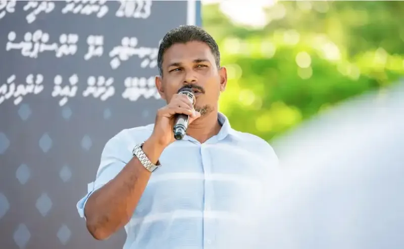 ތިނަދޫ ސިޓީގެ އާބާދީއާ ގުޅޭ މައްސަލައިގައި އެ ސިޓީގެ މޭޔަރުގެ މައްޗަށް ދެ ދައުވާއެއް އުފުލައިފި