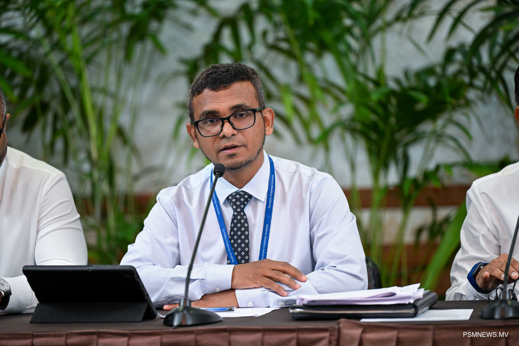 ބޭރުފައިސާ ޤާނޫނުގައި ރިސޯޓުތަކުން ޑޮލަރުން މުސާރަ ދިނުމަށް ހުރަހެއް ނެތް