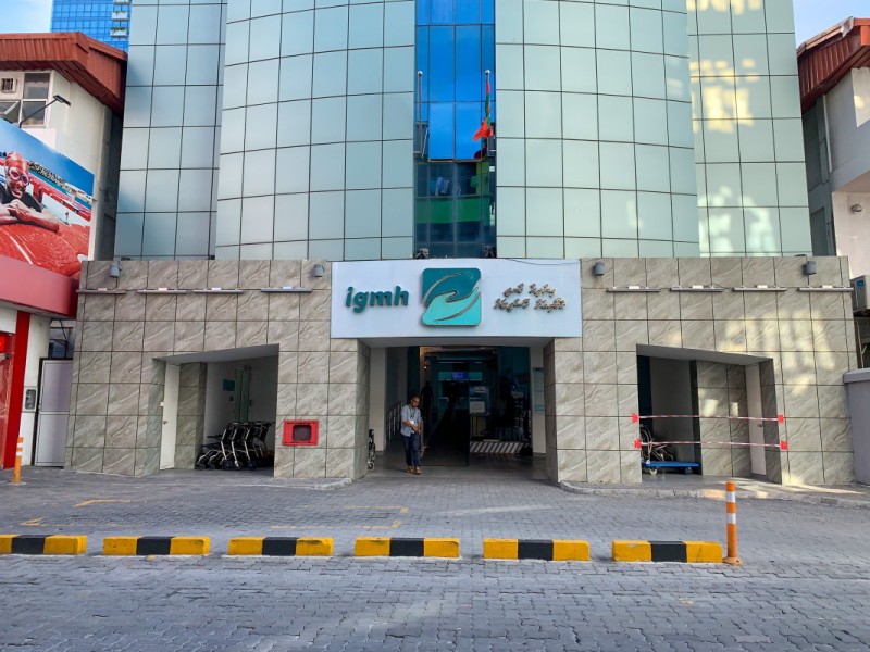ހުޅުމާލެ ފޭސް ދޭއްގައި ހިނގި އެކްސިޑެންޓުގައި އަނިޔާވި ކުޑަ ކުއްޖާގެ ހާލު ސީރިއަސްވެ، ވެންޓިލޭޓަރުގައި ފަރުވާދެނީ