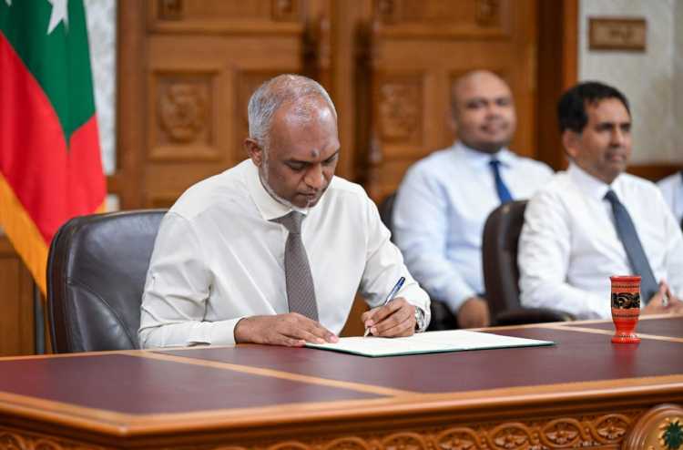 ރިސޯޓުތަކުން 40 ޕަސެންޓު މާރުކޮށްގެން ދައްޗެއް ނުވާނެ، މުސާރަ ޑޮލަރުން ދިނުން ހުއްޓާލައިގެން ނުވާނެ: ރައީސް