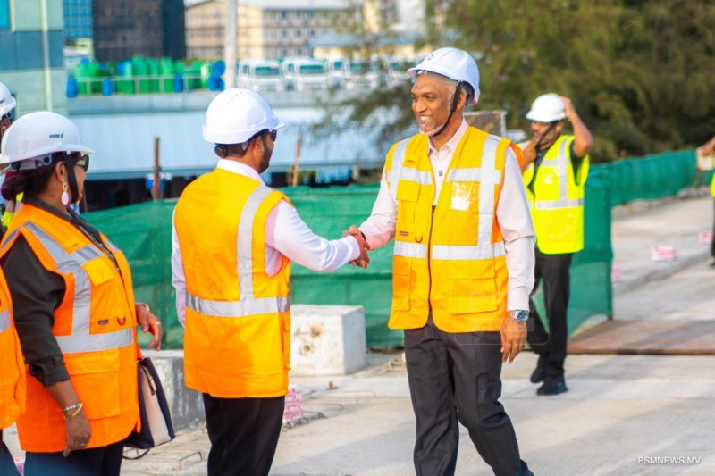 ފޮޓޯ: ރައީސުލްޖުމްހޫރިއްޔާ ޑރ.މުޙައްމަދު މުޢިއްޒު ތިލަމާލެ ބުރިޖު ބައްލަވާލެއްވުން