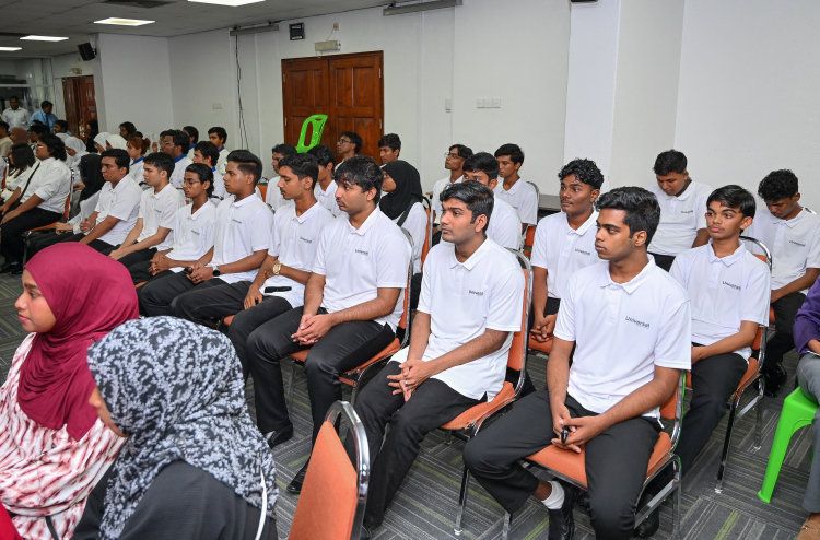 ޔުނިވާސަލްގެ ސްކޮލާޝިޕްގައި ކިޔަވާ ދަރިވަރުންނަށް ސްޓައިޕެންޑް ދެން ދޭނީ ރުފިޔާއިން