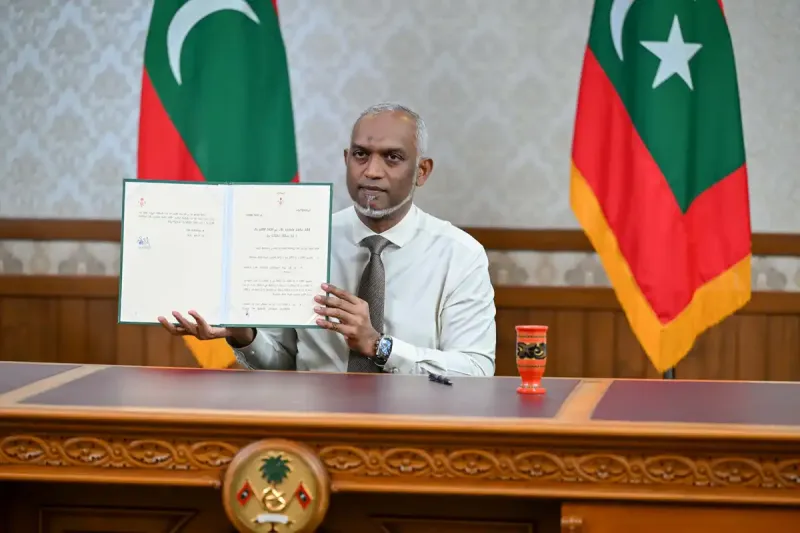 އެމް.އެމް.އޭއިން ބޭރު ފައިސާ ގަނެވިއްކުމަށް ކަނޑައަޅައިފައިވާ ރޭޓަށްވުރެ މަތީ ރޭޓެއްގައި ޑޮލަރު ވިއްކުމާއި، ވިއްކަން އުޅުމާއި، އިޝްތިހާރުކުރުމަކީ ކުށެއްކަމުގައި ކަނޑައަޅައި، ބޭރު ފައިސާއާބެހޭ ގާނޫނަށް ގެނައި އިސްލާހް ތަސްދީގުކޮށްފި