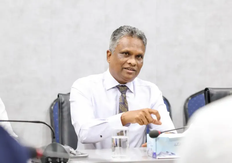 ވެހިކަލް ފީގެ ގޮތުގައި ކައުންސިލަށް ލިބެމުން ދިޔަ އާމްދަނީ ކަނޑާލުމަކީ މާލެ ސިޓީގެ ލާމަރުކަޒީ ހިންގުމަށް އެޅުނު ވަރަށް ބޮޑު ހުރަހެެއް: މޭޔަރު އާޒިމް