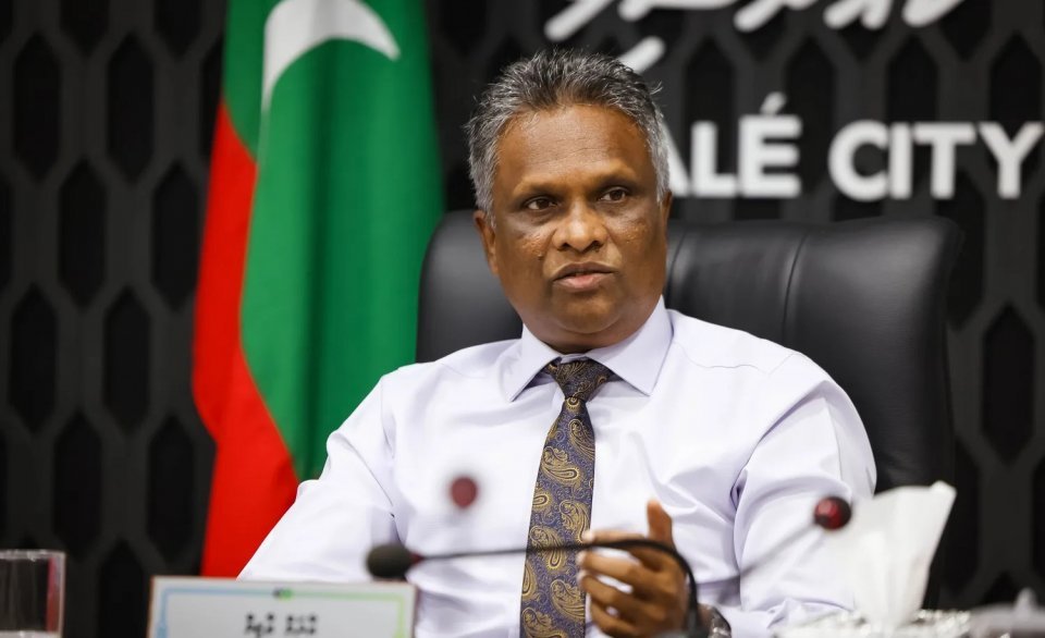 "މުވައްޒަފުންނަށް މުސާރަ ދޭން ހުންނަ ފައިސާ ސަރުކާރުން ކަނޑަނީ މުވައްޒަފުން ނިކަމެތި ކުރަން"