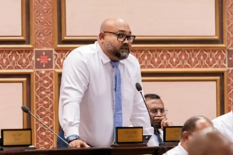 ސަރުކާރު ކުންފުނިތަކުގެ މުވައްޒަފުން ބޭއިންސާފުން ވަކިކުރުން ކުށްވެރިކޮށް، މެމްބަރު ޝާކިރު ރައީސް މުއިއްޒު އަށް ސިޓީއެއް ފޮނުއްވައިފި